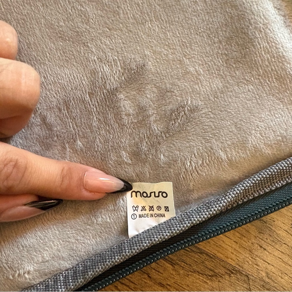 Incase Green Laptop Sleeve - Picture 6 of 12